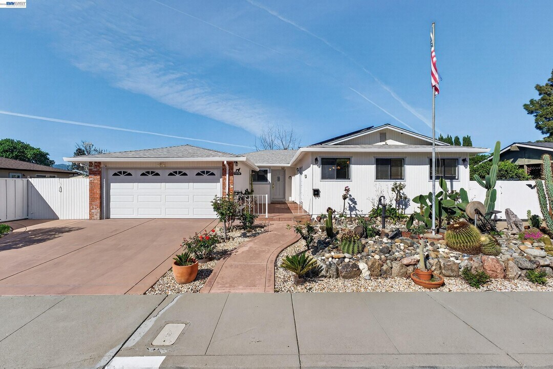 1450 Kolln St in Pleasanton, CA - Building Photo