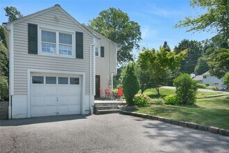 170 Sky Top Dr in Pleasantville, NY - Building Photo - Building Photo