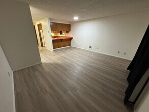 1293 City View St in Eugene, OR - Foto de edificio - Building Photo