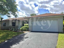 19462 SW 87th Pl in Cutler Bay, FL - Building Photo
