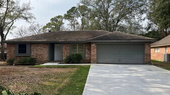 1806 Cedar Dr in Richmond, TX - Building Photo