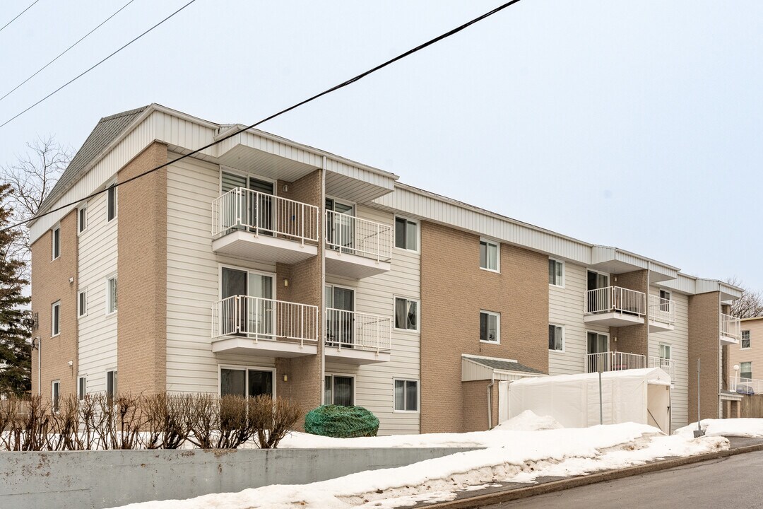 31 De Bienville St in Lévis, QC - Building Photo