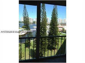 2905 Point E Dr in Aventura, FL - Building Photo - Building Photo