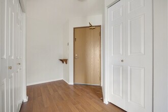 93 N Victoria Ln in Streamwood, IL - Building Photo - Building Photo