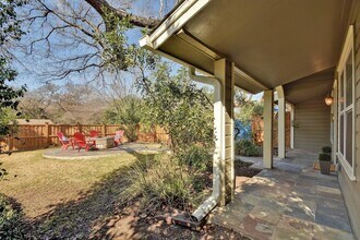1909 Winsted Ln in Austin, TX - Foto de edificio - Building Photo