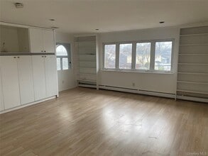 723 Hungry Harbor Rd in Valley Stream, NY - Building Photo - Building Photo