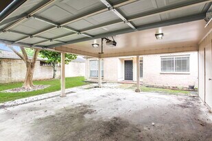 7406 San Simeon Dr in Houston, TX - Building Photo