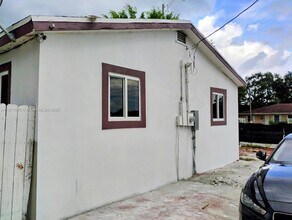 2310 NW 103rd St in Miami, FL - Building Photo - Building Photo