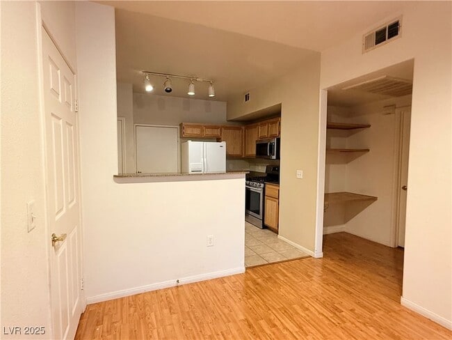 10001 Peace Way, Unit 1205 in Las Vegas, NV - Foto de edificio - Building Photo
