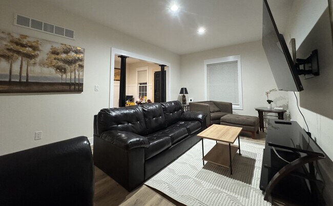 220 W Buena Vista St in Highland Park, MI - Foto de edificio - Building Photo