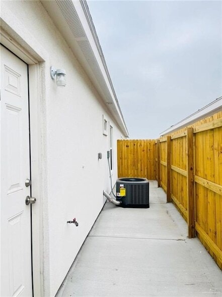 3302 Wolf Crk Ave, Unit 1 in McAllen, TX - Building Photo - Building Photo