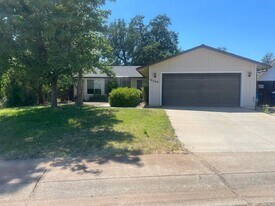4390 Starthmore Dr in Redding, CA - Building Photo