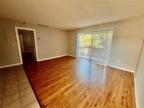 2701 Hidden Lake Dr N in Sarasota, FL - Building Photo - Building Photo