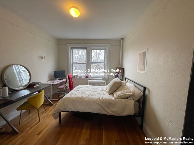 77 Chiswick Rd, Unit 12A in Boston, MA - Foto de edificio - Building Photo