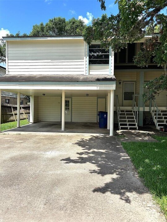 408 Bowie St in West Columbia, TX - Building Photo