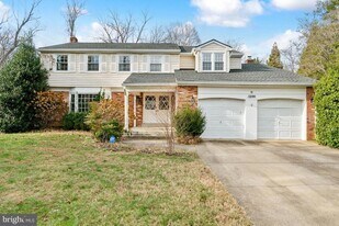 1200 Forestwood Dr in McLean, VA - Building Photo