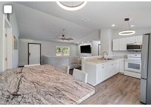 5005 Squaw Ln in La Belle, FL - Building Photo - Building Photo