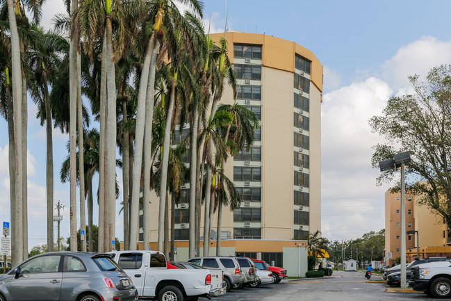 Palm Towers in Miami, FL - Building Photo - Building Photo