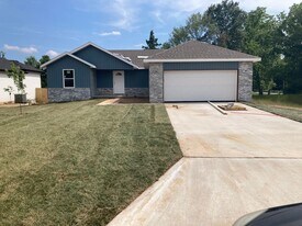 115 E Rosalie St in Strafford, MO - Building Photo