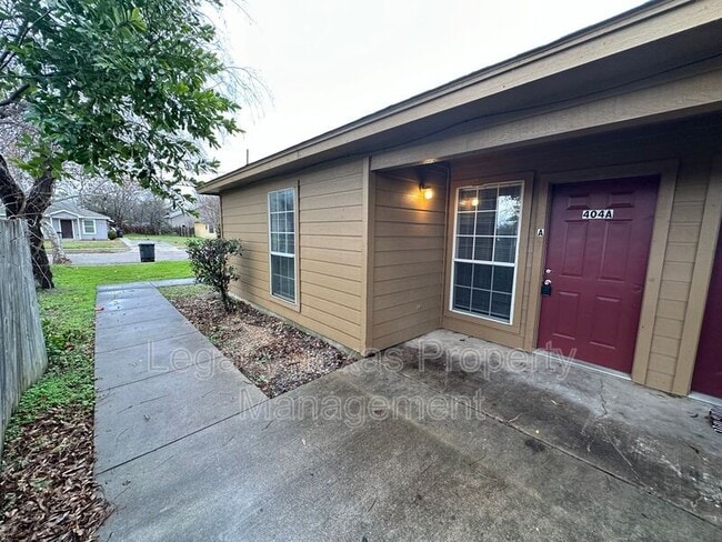 property at 404 S Anglin St