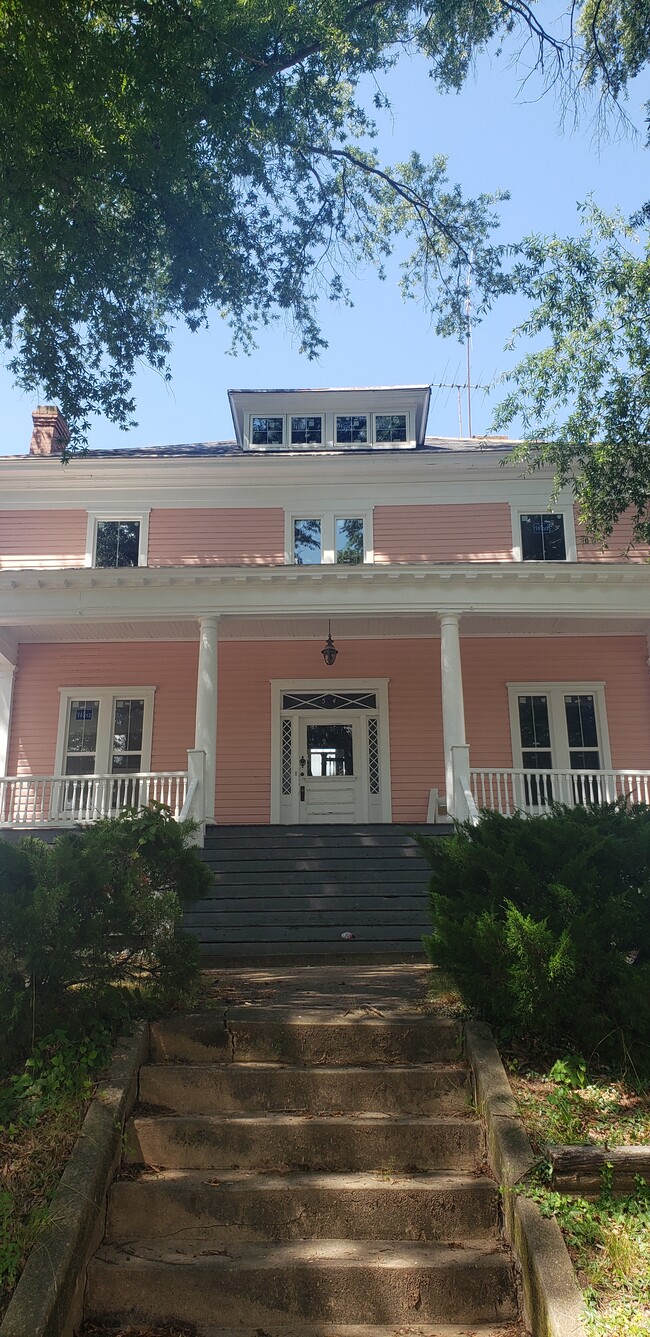 College Corners on High (Deluxe) in Farmville, VA - Foto de edificio - Building Photo