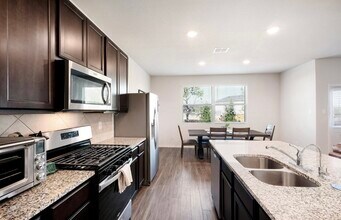 4910 Sandstone Wy in San Antonio, TX - Building Photo - Building Photo