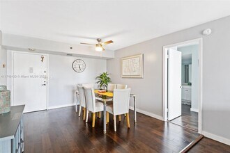 1100 St Charles Pl in Pembroke Pines, FL - Building Photo - Building Photo