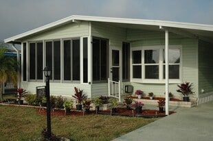 23 Kinsmen Dr in Winter Haven, FL - Building Photo