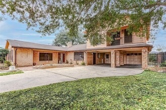 6831 Reed Rd in Houston, TX - Building Photo - Building Photo