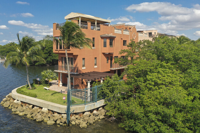 Cloisters On the Bay Guard in Miami, FL - Building Photo - Building Photo