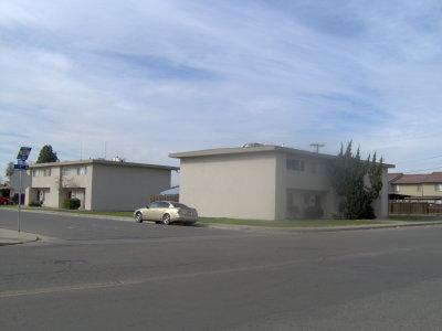 1210 Cypress Ln in Lemoore, CA - Foto de edificio - Building Photo