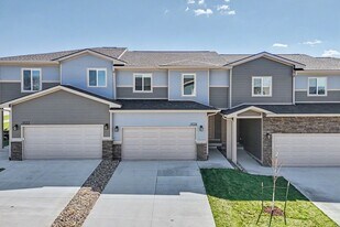 9067 Calvin Dr in West Des Moines, IA - Building Photo