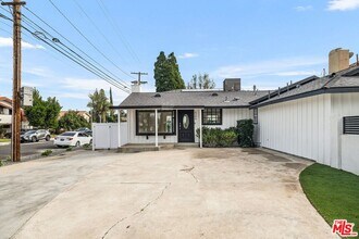 6266 Etiwanda Ave in Los Angeles, CA - Building Photo - Building Photo
