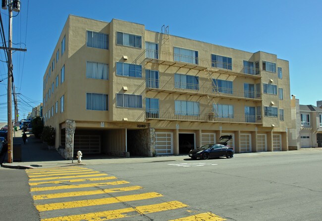 3090 Vicente St in San Francisco, CA - Building Photo - Building Photo