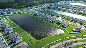 233 Aquamarine Ln in Kissimmee, FL - Building Photo