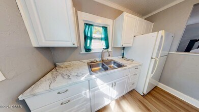 831 N Oleander Ave in Daytona Beach, FL - Building Photo - Building Photo