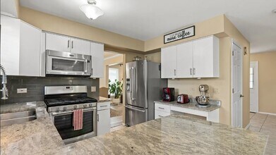 2208 Broadway Ln in Schaumburg, IL - Building Photo - Building Photo