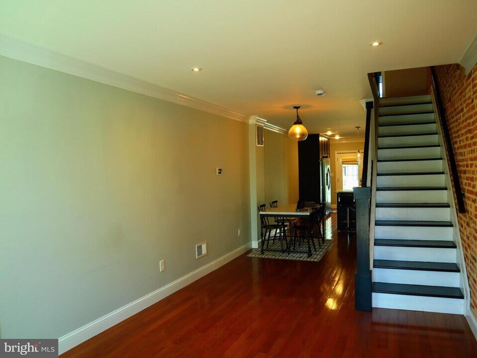 926 S Curley St in Baltimore, MD - Building Photo