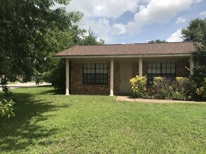4012 Shawnee Cir in Bryan, TX - Building Photo - Building Photo