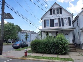 34 Guilden St in New Brunswick, NJ - Building Photo
