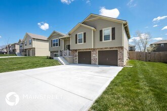 515 Emerson Dr in Belton, MO - Building Photo - Building Photo