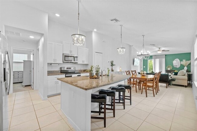 5554 Blue Azure Dr in Wimauma, FL - Building Photo - Building Photo