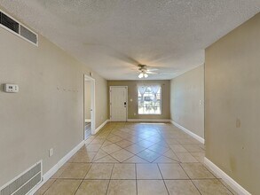 1117 Princewood Dr, Unit 815 in Orlando, FL - Building Photo - Building Photo