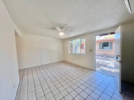 194 W Prince Rd in Tucson, AZ - Building Photo