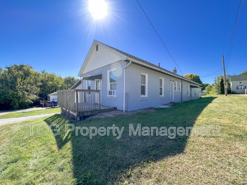 915 Jones Ave in Oglesby, IL - Building Photo