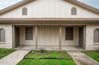 724 E Pecan St in Hurst, TX - Building Photo - Building Photo