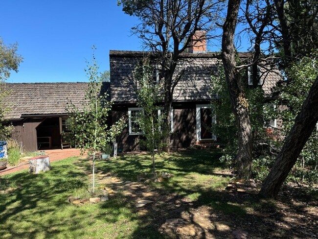 28 El Gallo Rd in Cedar Crest, NM - Building Photo - Building Photo