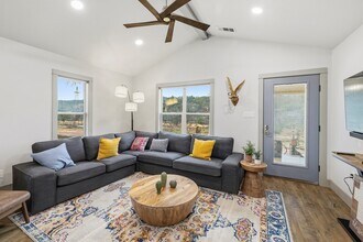 275 Creek Ridge Trail W in Mountain Home, TX - Building Photo - Building Photo