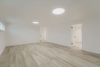 1035 SW 122nd St in Burien, WA - Building Photo - Building Photo