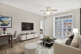 Station 280 in Granby, CT - Foto de edificio - Building Photo